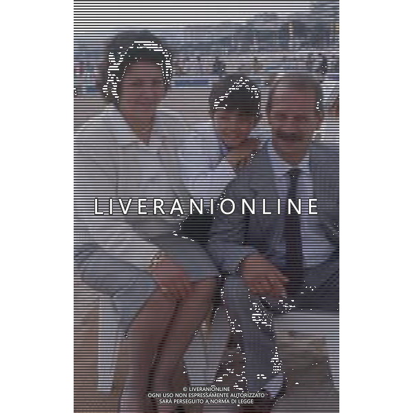 DIAP-RETROSPETTIVA SALVATORE CASCIO ATTORE NELLA FOTO SALVATORE CASCIO A CANNES NELL\'ANNO 1989 CON IL PADRE E LA MADRE AG THEMA-AG ALDO LIVERANI SAS