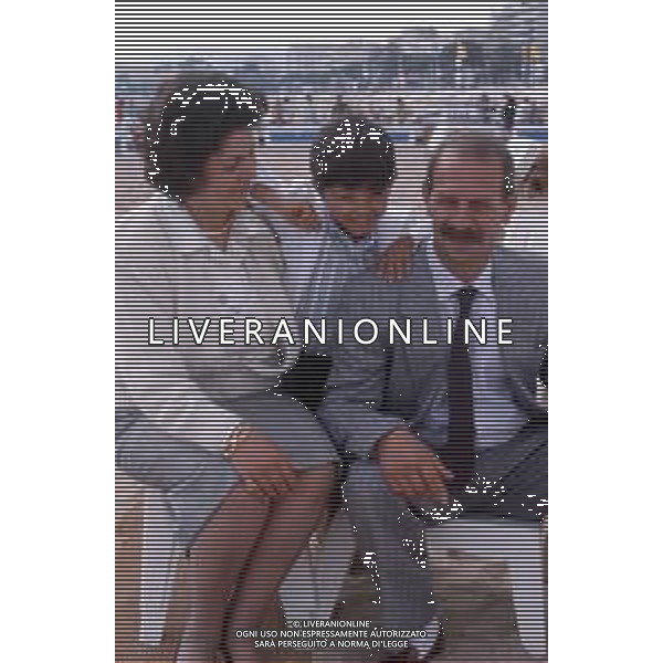 DIAP-RETROSPETTIVA SALVATORE CASCIO ATTORE NELLA FOTO SALVATORE CASCIO A CANNES NELL\'ANNO 1989 CON IL PADRE E LA MADRE AG THEMA-AG ALDO LIVERANI SAS