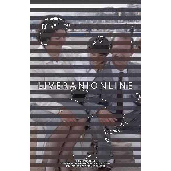 DIAP-RETROSPETTIVA SALVATORE CASCIO ATTORE NELLA FOTO SALVATORE CASCIO A CANNES NELL\'ANNO 1989 CON IL PADRE E LA MADRE AG THEMA-AG ALDO LIVERANI SAS