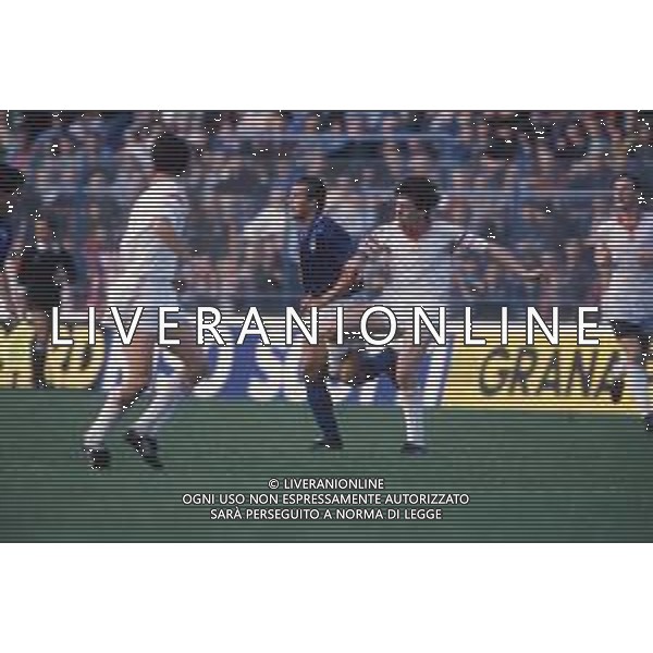 DIAP-RETROSPETTIVA CHRISTIAN LANTIGNOTTI CALCIATORE NELLA FOTO CHRISTIAN LANTIGNOTTI CON LA MAGLIA DELLA NAZIONALE ITALIANA DELL\'UNDER 21 DI CALCIO NELL\'ANNO 1990 AG ALDO LIVERANI SAS