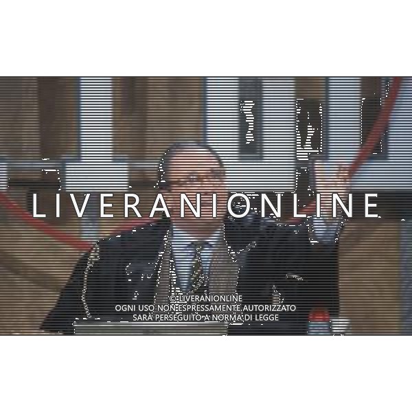 DIAP-RETROSPETTIVA MAURIZIO MOSCA GIORNALISTA NELLA FOTO MAURIZIO MOSCA CONDUCE LA TRASMISSIONE TELEVISIVA “L\'APPELLO DEL MARTEDI“ NELL\'ANNO 1990 AG ALDO LIVERANI SAS