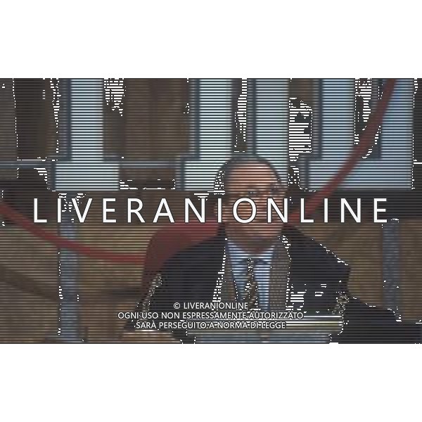 DIAP-RETROSPETTIVA MAURIZIO MOSCA GIORNALISTA NELLA FOTO MAURIZIO MOSCA CONDUCE LA TRASMISSIONE TELEVISIVA “L\'APPELLO DEL MARTEDI“ NELL\'ANNO 1990 AG ALDO LIVERANI SAS