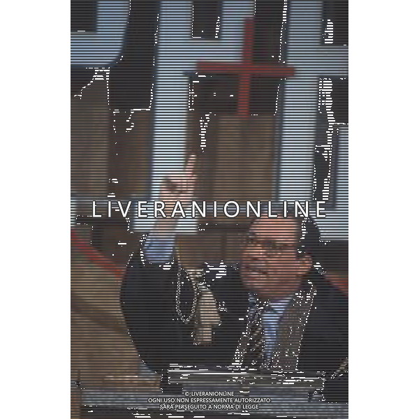 DIAP-RETROSPETTIVA MAURIZIO MOSCA GIORNALISTA NELLA FOTO MAURIZIO MOSCA CONDUCE LA TRASMISSIONE TELEVISIVA “L\'APPELLO DEL MARTEDI“ NELL\'ANNO 1990 AG ALDO LIVERANI SAS