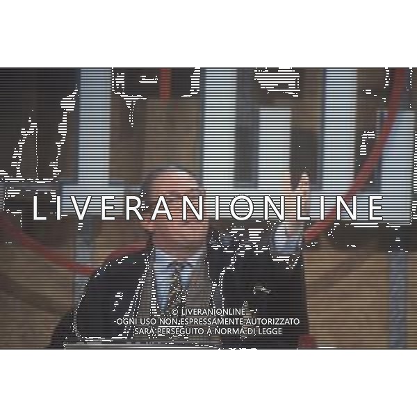 DIAP-RETROSPETTIVA MAURIZIO MOSCA GIORNALISTA NELLA FOTO MAURIZIO MOSCA CONDUCE LA TRASMISSIONE TELEVISIVA “L\'APPELLO DEL MARTEDI“ NELL\'ANNO 1990 AG ALDO LIVERANI SAS
