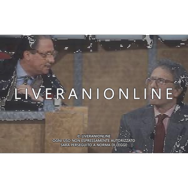 DIAP-RETROSPETTIVA MAURIZIO MOSCA GIORNALISTA NELLA FOTO MAURIZIO MOSCA CONDUCE LA TRASMISSIONE TELEVISIVA “L\'APPELLO DEL MARTEDI“ NELL\'ANNO 1990 CON GIAMPIERO MUGHINI AG ALDO LIVERANI SAS