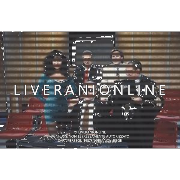 DIAP-RETROSPETTIVA MAURIZIO MOSCA GIORNALISTA NELLA FOTO MAURIZIO MOSCA CONDUCE LA TRASMISSIONE TELEVISIVA “L\'APPELLO DEL MARTEDI“ NELL\'ANNO 1990 CON JESSICA-GIORGIO BRACARDI-GIUCAS CASELLA E HELENIO HERRERA AG ALDO LIVERANI SAS