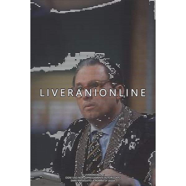 DIAP-RETROSPETTIVA MAURIZIO MOSCA GIORNALISTA NELLA FOTO MAURIZIO MOSCA CONDUCE LA TRASMISSIONE TELEVISIVA “L\'APPELLO DEL MARTEDI“ NELL\'ANNO 1990 AG ALDO LIVERANI SAS