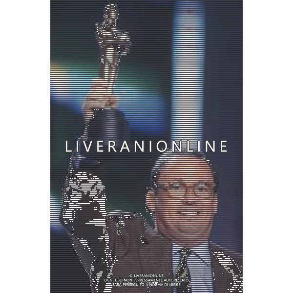 DIAP-RETROSPETTIVA MAURIZIO MOSCA GIORNALISTA NELLA FOTO MAURIZIO MOSCA CONDUCE LA TRASMISSIONE TELEVISIVA “L\'APPELLO DEL MARTEDI“ NELL\'ANNO 1990 AG ALDO LIVERANI SAS