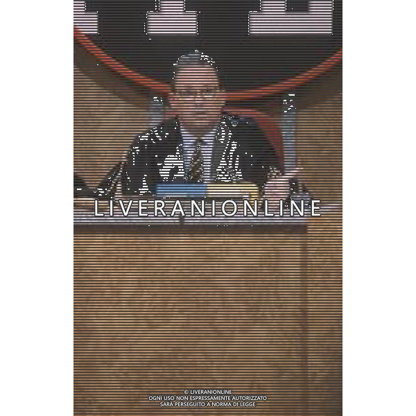 DIAP-RETROSPETTIVA MAURIZIO MOSCA GIORNALISTA NELLA FOTO MAURIZIO MOSCA CONDUCE LA TRASMISSIONE TELEVISIVA “L\'APPELLO DEL MARTEDI“ NELL\'ANNO 1990 AG ALDO LIVERANI SAS