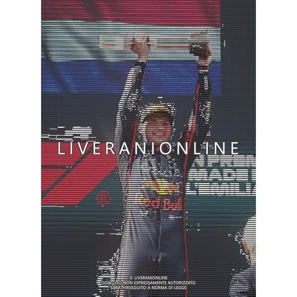 IMOLA 18 05 2025 IMOLA DOMENICA AUTODROMO ENZO E DINO FERRARI DOMENICA FORMULA 1 GRAN PREMIO DEL MADE IN ITALY E DELL\'EMILIA ROMAGNA NELLA FOTO VINCITORE MAX VERSTAPPEN RED BULL SUL PODIO ©SANNA - AGENZIA ALDO LIVERANI SAS