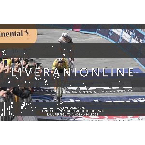 18-05-2025 Giro D\'italia; Tappa 09 Gubbio - Siena; 2025, Visma - Lease A Bike; 2025, Uae Team Emirates - Xrg; Van Aert, Wout; Del Toro Romero, Isaac; Siena; foto stefano sirotti-ag aldo liverani sas