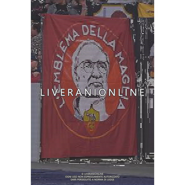 Roma vs Milan Campionato Serie A Enilive - 37 Giornata Stadio Olimpico - Roma 18-05-2025 nella foto Bandiera tifosi in onore di Claudio Ranieri ©Federico Gaetano - AGENZIA ALDO LIVERANI SAS