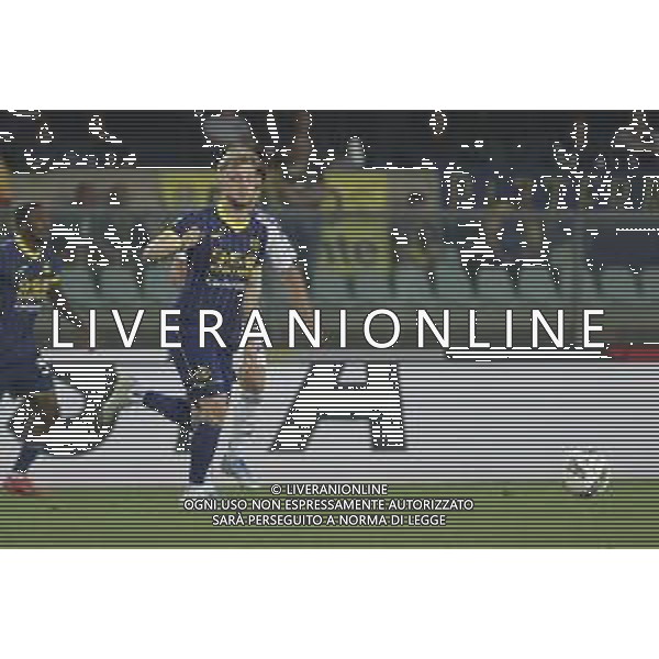 Casper Tengstedt of Hellas Verona FC play the ball during Hellas Verona FC vs Como FC 1907, 37° Serie A Enilive 2024-25 game at Marcantonio Bentegodi stadium in Verona (VR), Italy, on May 18, 2025. (Photo by Davide Casentini)- AGENZIA ALDO LIVERANI SAS