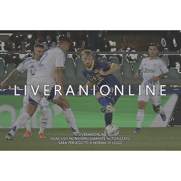 Casper Tengstedt of Hellas Verona FC play the ball during Hellas Verona FC vs Como FC 1907, 37° Serie A Enilive 2024-25 game at Marcantonio Bentegodi stadium in Verona (VR), Italy, on May 18, 2025. (Photo by Davide Casentini)- AGENZIA ALDO LIVERANI SAS