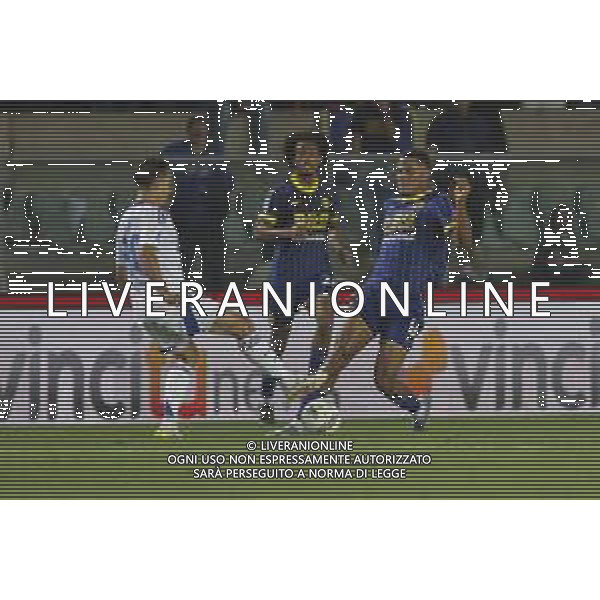Maxence Caqueret of Como 1907 battle for the ball with Amin Sarr of Hellas Verona FC during Hellas Verona FC vs Como FC 1907, 37° Serie A Enilive 2024-25 game at Marcantonio Bentegodi stadium in Verona (VR), Italy, on May 18, 2025. (Photo by Davide Casentini) - AGENZIA ALDO LIVERANI SAS