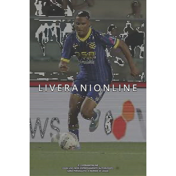Amin Sarr of Hellas Verona FC play the ball during Hellas Verona FC vs Como FC 1907, 37° Serie A Enilive 2024-25 game at Marcantonio Bentegodi stadium in Verona (VR), Italy, on May 18, 2025. (Photo by Davide Casentini) - AGENZIA ALDO LIVERANI SAS