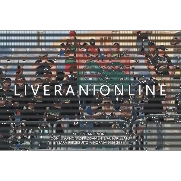 18-5-2025. Cagliari calcio-Venezia F.C., 37° giornata Serie A calcio Italia 2024/2025, stadio Unipol Domus Cagliari. Foto Salvatore Moi/Agenzia Aldo Liverani s.as. Nella foto: Tifosi Venezia nel settore ospiti dello stadio Unipol Domus. ©MOI SALVATORE - AGENZIA ALDO LIVERANI SAS