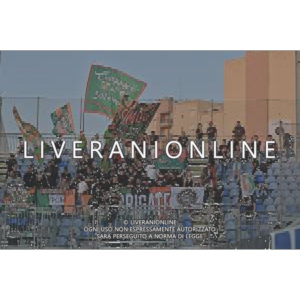 18-5-2025. Cagliari calcio-Venezia F.C., 37° giornata Serie A calcio Italia 2024/2025, stadio Unipol Domus Cagliari. Foto Salvatore Moi/Agenzia Aldo Liverani s.as. Nella foto: Tifosi Venezia nel settore ospiti dello stadio Unipol Domus. ©MOI SALVATORE - AGENZIA ALDO LIVERANI SAS