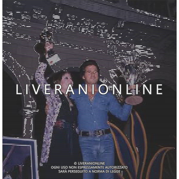 DIAP-RETROSPETTIVA ADRIANO PAPPALARDO CANTANTE NELLA FOTO ADRIANO PAPPALARDO CON MIA MARTINI AD ASIAGO AL FESTIVALBAR NELL\'ANNO 1972 ARCHIVIO GIOVANNI LIVERANI-AG ALDO LIVERANI SAS