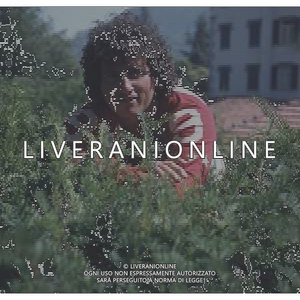 DIAP-RETROSPETTIVA ADRIANO PAPPALARDO CANTANTE NELLA FOTO ADRIANO PAPPALARDO AL FESTIVALBAR NELL\'ANNO 1979 ARCHIVIO GIOVANNI LIVERANI-AG ALDO LIVERANI SAS