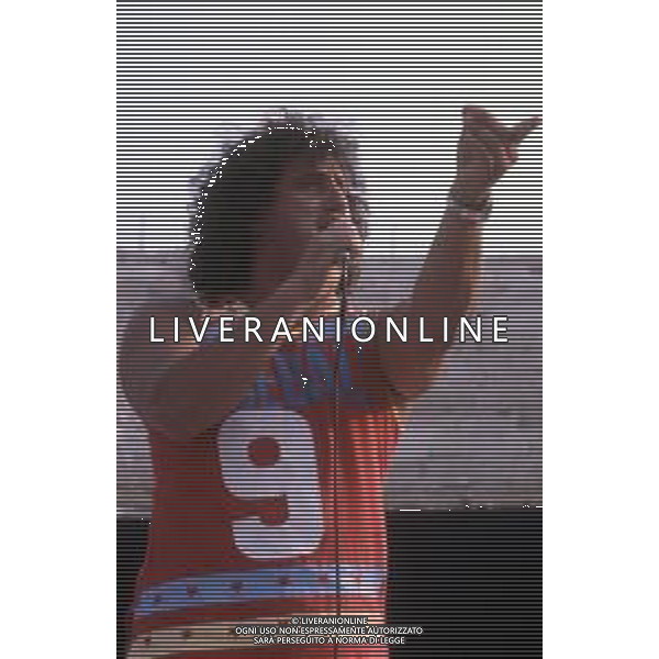 DIAP-RETROSPETTIVA ADRIANO PAPPALARDO CANTANTE NELLA FOTO ADRIANO PAPPALARDO AL FESTIVALBAR NELL\'ANNO 1979 ARCHIVIO GIOVANNI LIVERANI-AG ALDO LIVERANI SAS