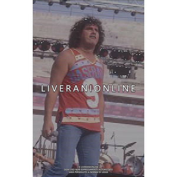 DIAP-RETROSPETTIVA ADRIANO PAPPALARDO CANTANTE NELLA FOTO ADRIANO PAPPALARDO AL FESTIVALBAR NELL\'ANNO 1979 ARCHIVIO GIOVANNI LIVERANI-AG ALDO LIVERANI SAS