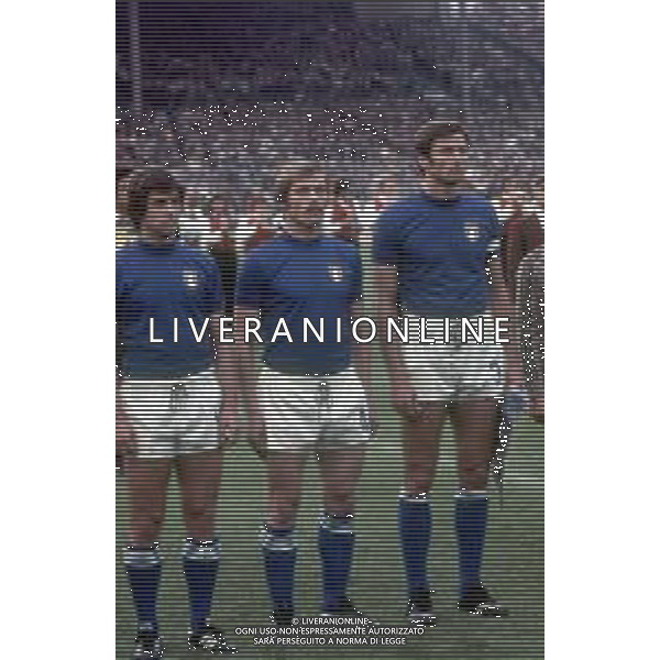 DIAP-RETROSPETTIVA ROMEO BENETTI CALCIATORE NELLA FOTO ROMEO BENETTI CON LA MAGLIA DELLA NAZIONALE ITALIANA DI CALCIO CON GIANN RIVERA E GIACINTO FACCHETTI AG ALDO LIVERANI SAS