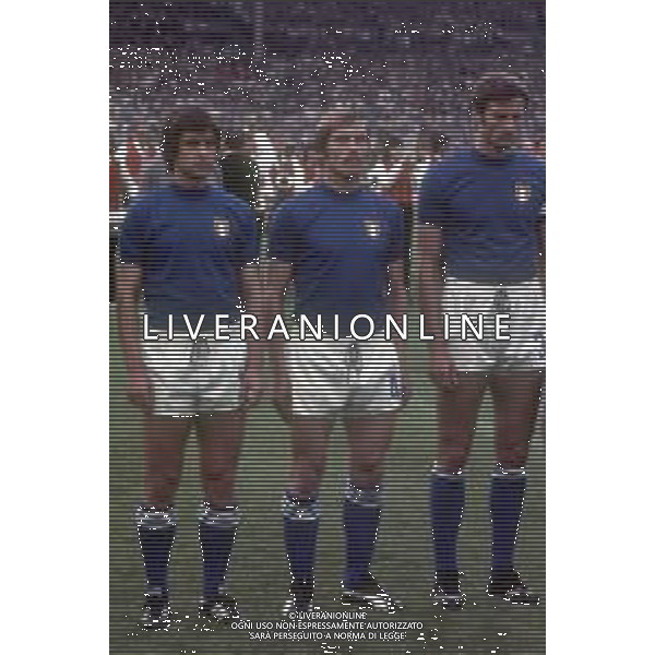 DIAP-RETROSPETTIVA ROMEO BENETTI CALCIATORE NELLA FOTO ROMEO BENETTI CON LA MAGLIA DELLA NAZIONALE ITALIANA DI CALCIO CON GIANNI RIVERA E GIACINTO FACCHETTI AG ALDO LIVERANI SAS