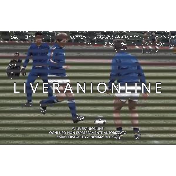 DIAP-RETROSPETTIVA ROMEO BENETTI CALCIATORE NELLA FOTO ROMEO BENETTI CON LA MAGLIA DELLA NAZIONALE ITALIANA DI CALCIO AG ALDO LIVERANI SAS