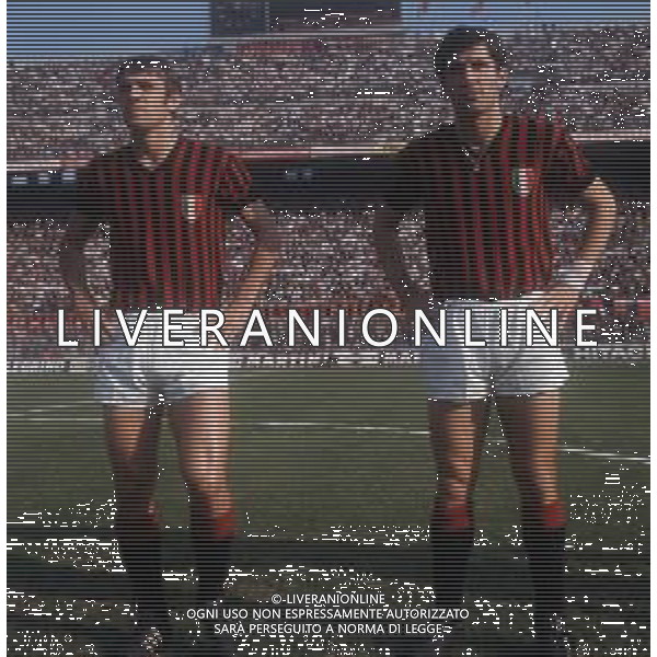DIAP-RETROSPETTIVA PIERO PRATI CALCIATORE NELLA FOTO PIERO PRATI CON LA MAGLIA DEL MILAN CALCIO CON CARLO PETRINI AG ALDO LIVERANI SAS
