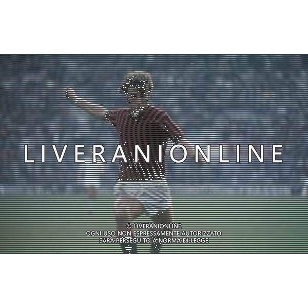 DIAP-RETROSPETTIVA PIERO PRATI CALCIATORE NELLA FOTO PIERO PRATI CON LA MAGLIA DEL MILAN CALCIO AG ALDO LIVERANI SAS