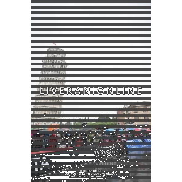 20-05-2025 Giro D\'italia; Tappa 10 Lucca - Pisa; 2025, Ef Education - Easypost; Carapaz Antonio, Richard Antonio; Pisa Piazza Dei Miracoli; ©SIROTTI - AGENZIA ALDO LIVERANI SAS