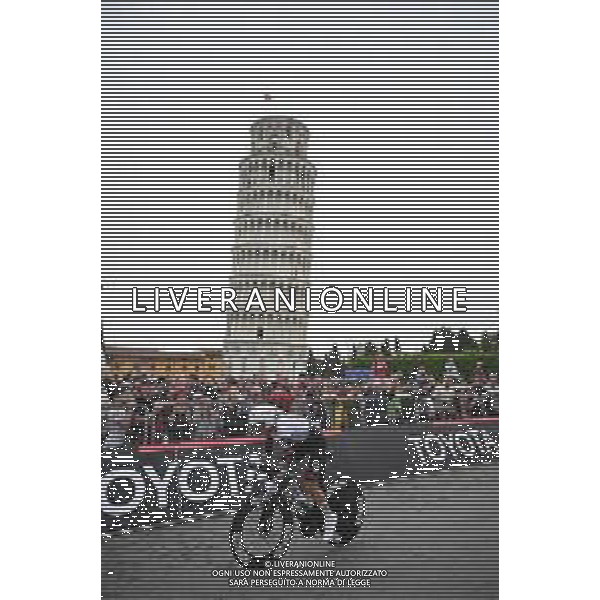 20-05-2025 Giro D\'italia; Tappa 10 Lucca - Pisa; 2025, Uae Team Emirates - Xrg; Yates, Adam; Pisa Piazza Dei Miracoli; ©SIROTTI - AGENZIA ALDO LIVERANI SAS