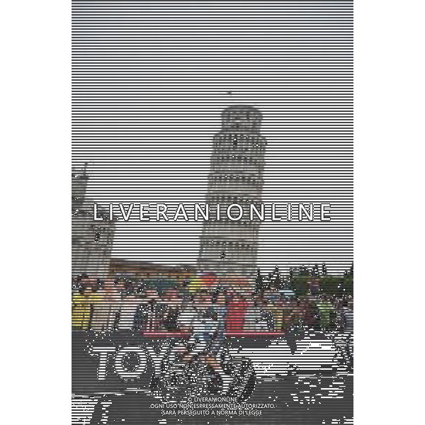 20-05-2025 Giro D\'italia; Tappa 10 Lucca - Pisa; 2025, Movistar; Rubio Reyes, Einer Augusto; Pisa Piazza Dei Miracoli; ©SIROTTI - AGENZIA ALDO LIVERANI SAS