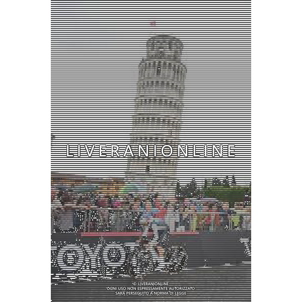 20-05-2025 Giro D\'italia; Tappa 10 Lucca - Pisa; 2025, Q36.5; Pidcock, Thomas; Pisa Piazza Dei Miracoli; ©SIROTTI - AGENZIA ALDO LIVERANI SAS