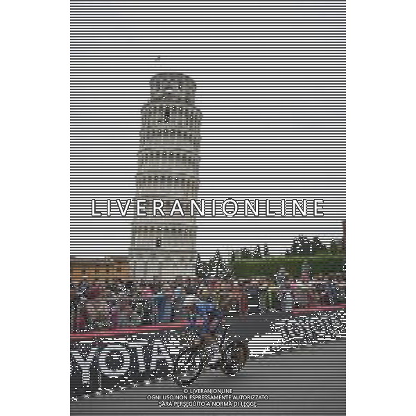 20-05-2025 Giro D\'italia; Tappa 10 Lucca - Pisa; 2025, Soudal - Quick Step; Knox, James; Pisa Piazza Dei Miracoli; ©SIROTTI - AGENZIA ALDO LIVERANI SAS