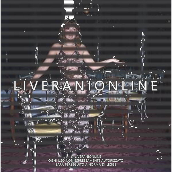 COL-RETROSPETTIVA HELEN MIRREN ATTRICE NELLA FOTO HELEN MIRRENA CANNES NELL\'ANNO 1970 FOTO ATTILIO ROGNONI-AG GIOVANNI LIVERANI-AG ALDO LIVERANI SAS
