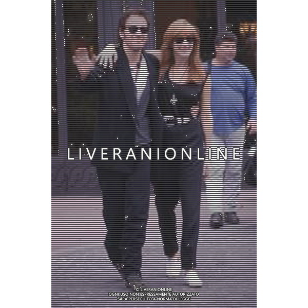 DIAP-RETROSPETTIVA BRUCE SPRINSTEEN CANTANTE NELLA FOTO BRUCE SPRINGSTEEN CON LA MOGLIE PATTY SCIALFA ALL\'HOTEL PRINCIPE DI SAVOIA A MILANO NELL\'ANNO 1990 AG ALDO LIVERANI SAS
