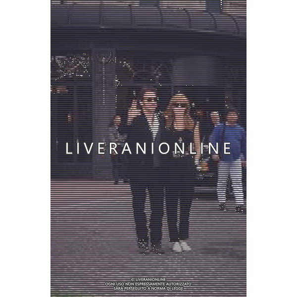 DIAP-RETROSPETTIVA BRUCE SPRINSTEEN CANTANTE NELLA FOTO BRUCE SPRINGSTEEN CON LA MOGLIE PATTY SCIALFA ALL\'HOTEL PRINCIPE DI SAVOIA A MILANO NELL\'ANNO 1990 AG ALDO LIVERANI SAS