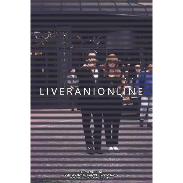 DIAP-RETROSPETTIVA BRUCE SPRINSTEEN CANTANTE NELLA FOTO BRUCE SPRINGSTEEN CON LA MOGLIE PATTY SCIALFA ALL\'HOTEL PRINCIPE DI SAVOIA A MILANO NELL\'ANNO 1990 AG ALDO LIVERANI SAS