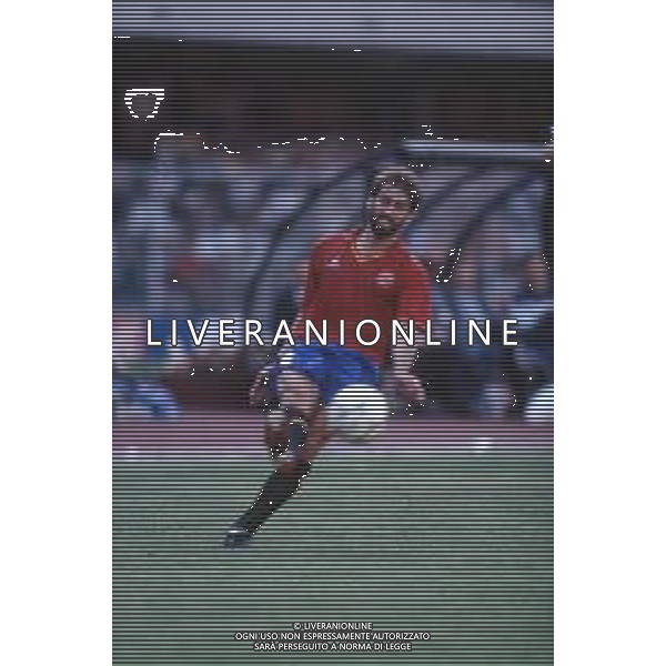 DIAP-RETROSPETTIVA MARTIN VASQUEZ CALCIATORE NELLA FOTO MARTIN VASQUEZ CON LA MAGLIA DELLA NAZIONALE DI CALCIO SPAGNA NELL\'ANNO1990 AG ALDO LIVERANI SAS