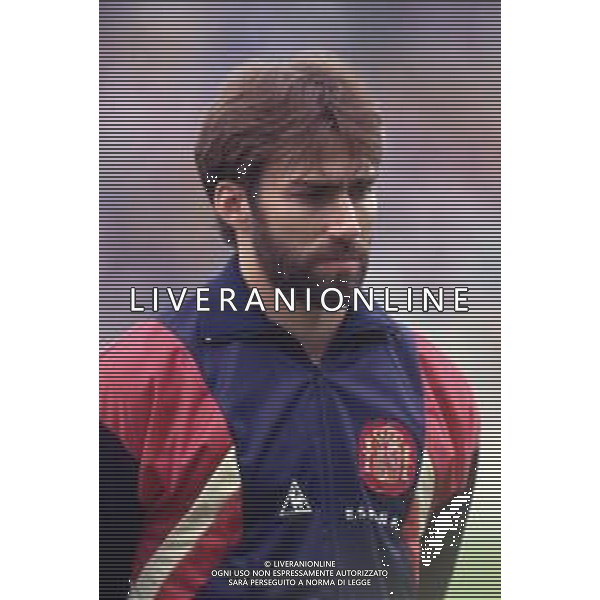 DIAP-RETROSPETTIVA MARTIN VASQUEZ CALCIATORE NELLA FOTO MARTIN VASQUEZ CON LA MAGLIA DELLA NAZIONALE DI CALCIO SPAGNA NELL\'ANNO1990 AG ALDO LIVERANI SAS
