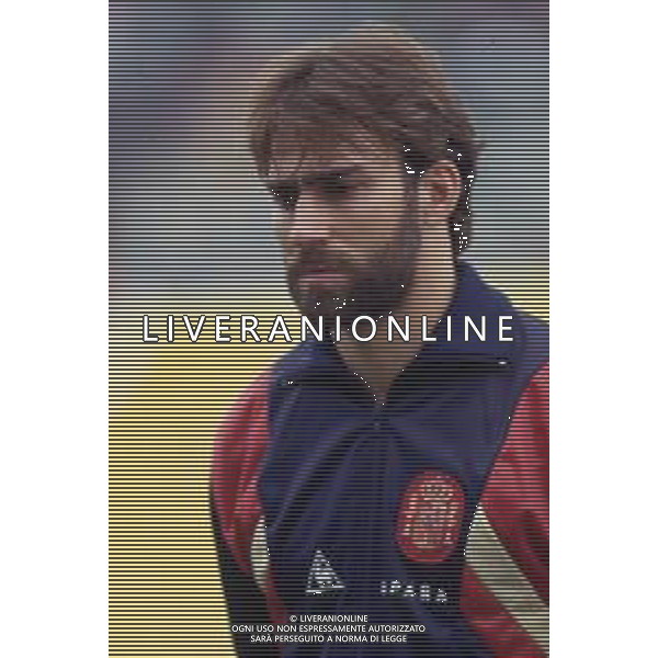 DIAP-RETROSPETTIVA MARTIN VASQUEZ CALCIATORE NELLA FOTO MARTIN VASQUEZ CON LA MAGLIA DELLA NAZIONALE DI CALCIO SPAGNA NELL\'ANNO1990 AG ALDO LIVERANI SAS