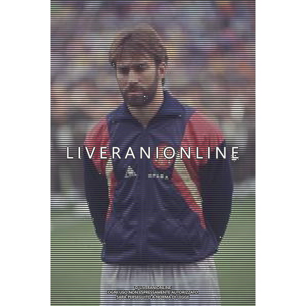 DIAP-RETROSPETTIVA MARTIN VASQUEZ CALCIATORE NELLA FOTO MARTIN VASQUEZ CON LA MAGLIA DELLA NAZIONALE DI CALCIO SPAGNA NELL\'ANNO1990 AG ALDO LIVERANI SAS