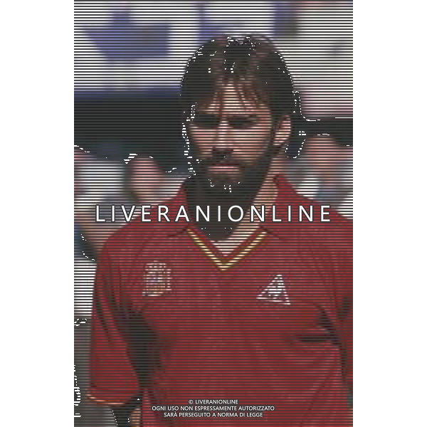 DIAP-RETROSPETTIVA MARTIN VASQUEZ CALCIATORE NELLA FOTO MARTIN VASQUEZ CON LA MAGLIA DELLA NAZIONALE DI CALCIO SPAGNA NELL\'ANNO1990 AG ALDO LIVERANI SAS