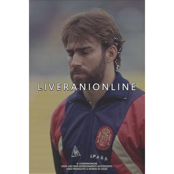 DIAP-RETROSPETTIVA MARTIN VASQUEZ CALCIATORE NELLA FOTO MARTIN VASQUEZ CON LA MAGLIA DELLA NAZIONALE DI CALCIO SPAGNA NELL\'ANNO1990 AG ALDO LIVERANI SAS