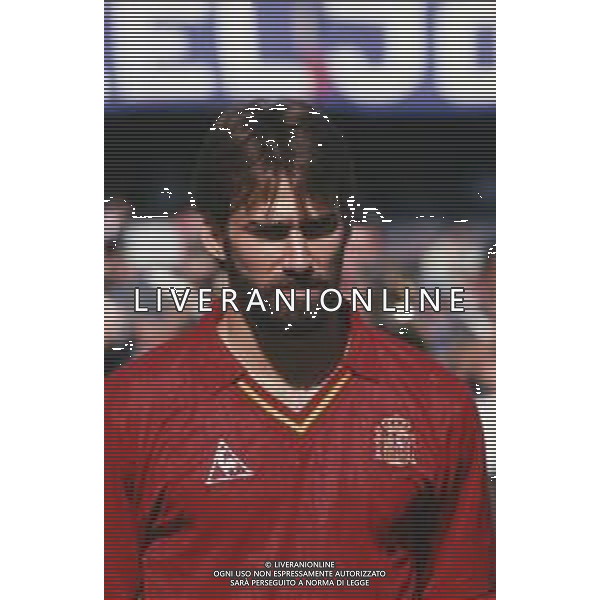 DIAP-RETROSPETTIVA MARTIN VASQUEZ CALCIATORE NELLA FOTO MARTIN VASQUEZ CON LA MAGLIA DELLA NAZIONALE DI CALCIO SPAGNA NELL\'ANNO1990 AG ALDO LIVERANI SAS