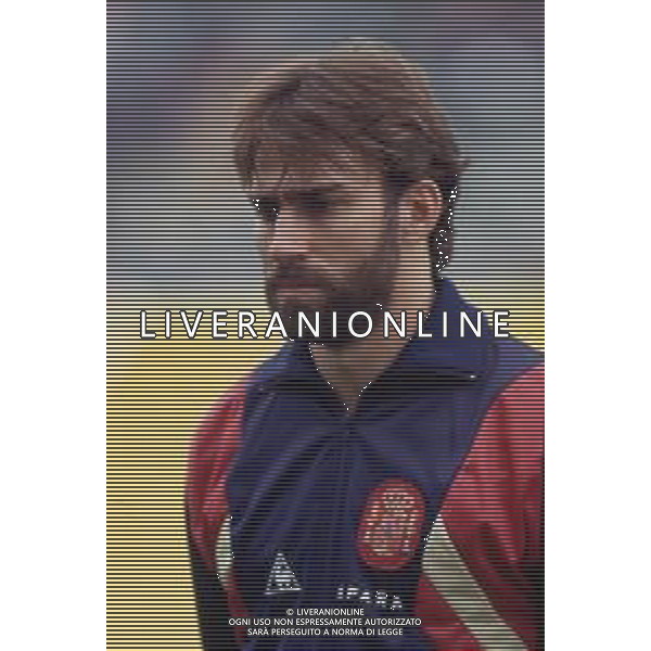 DIAP-RETROSPETTIVA MARTIN VASQUEZ CALCIATORE NELLA FOTO MARTIN VASQUEZ CON LA MAGLIA DELLA NAZIONALE DI CALCIO SPAGNA NELL\'ANNO1990 AG ALDO LIVERANI SAS