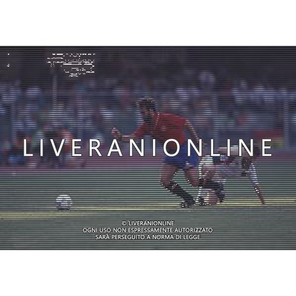 DIAP-RETROSPETTIVA MARTIN VASQUEZ CALCIATORE NELLA FOTO MARTIN VASQUEZ CON LA MAGLIA DELLA NAZIONALE DI CALCIO SPAGNA NELL\'ANNO1990 AG ALDO LIVERANI SAS