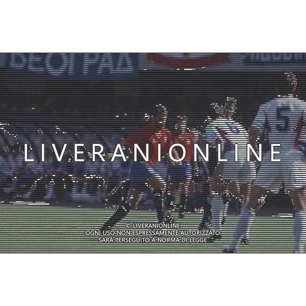 DIAP-RETROSPETTIVA MARTIN VASQUEZ CALCIATORE NELLA FOTO MARTIN VASQUEZ CON LA MAGLIA DELLA NAZIONALE DI CALCIO SPAGNA NELL\'ANNO1990 AG ALDO LIVERANI SAS